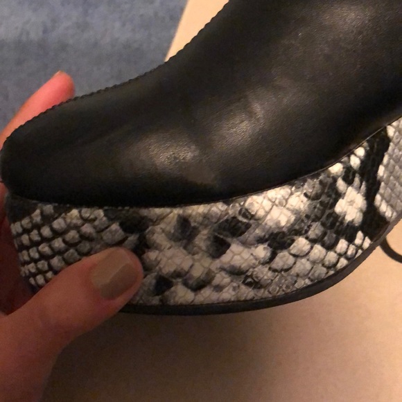 **SOLD** Urban Outfitters Snakeskin Platform Boots - Picture 5 of 10